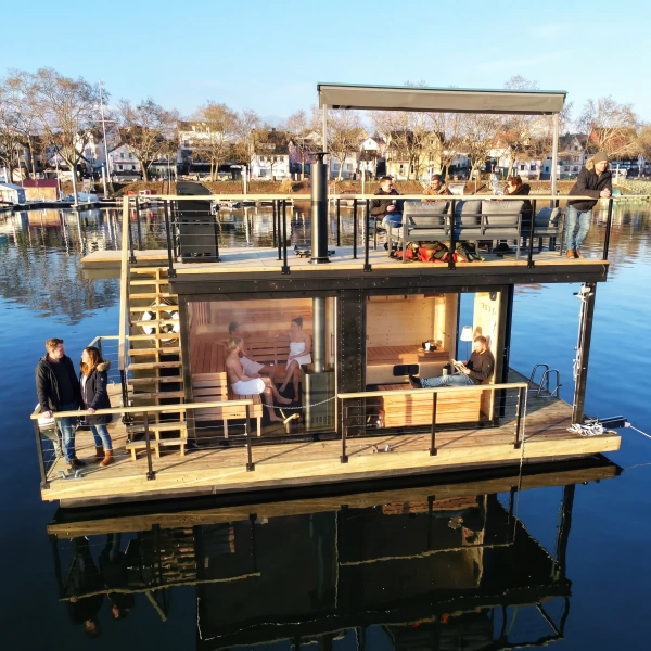Sauna Floß mit Sauna an Bord